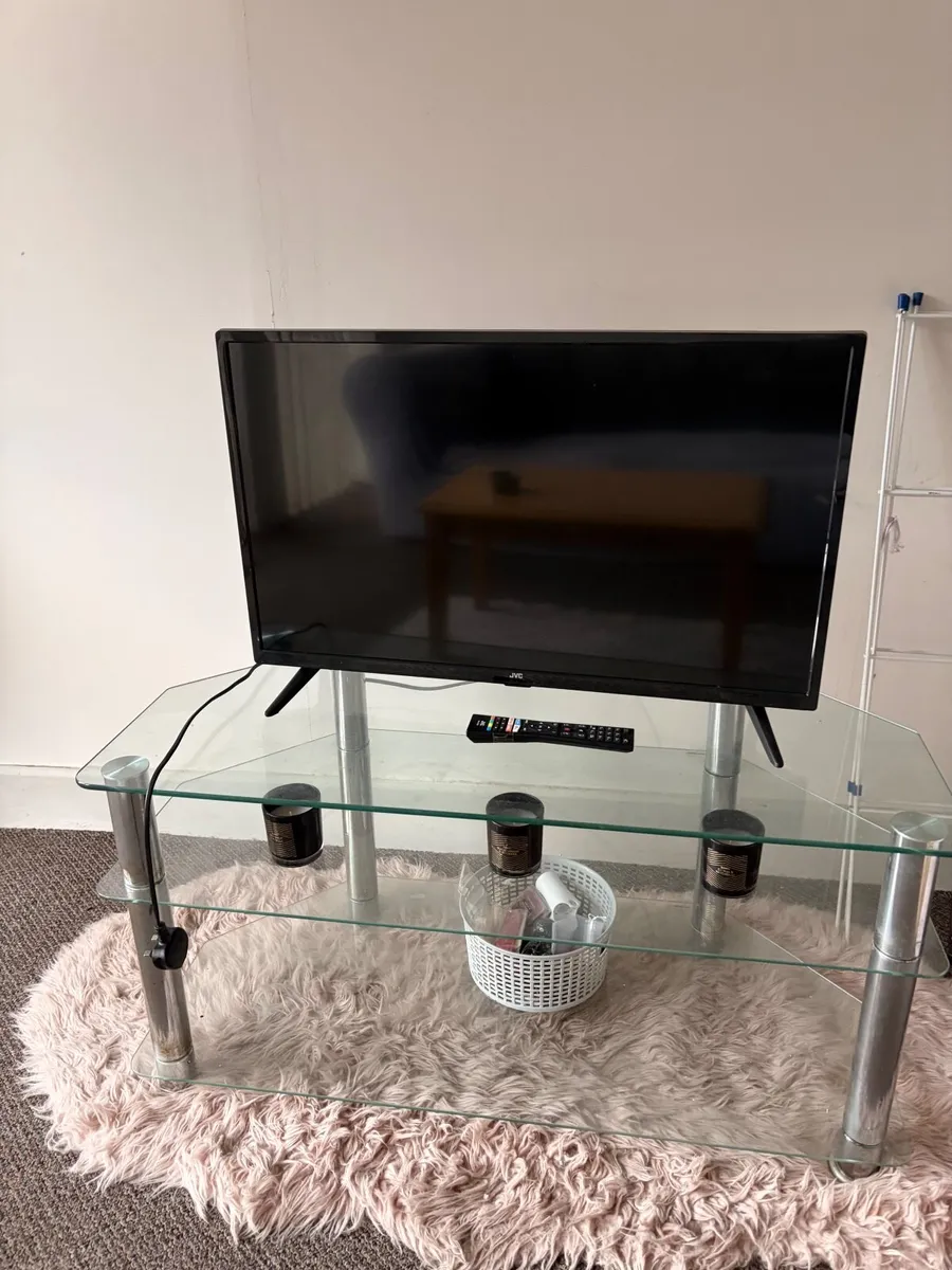 JVC 32 inch Smart TV - Image 3