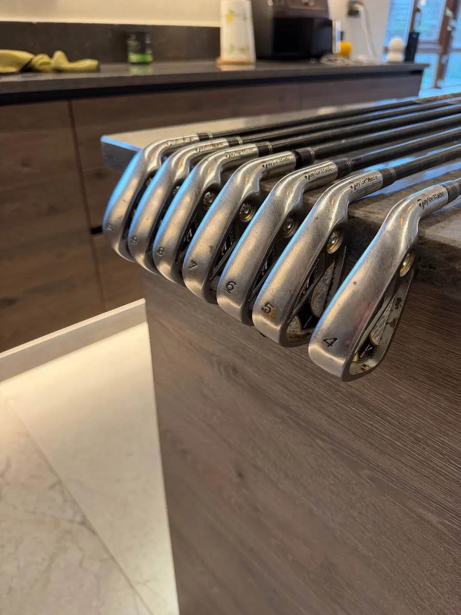 TaylorMade r7 Irons with Bag - Image 1