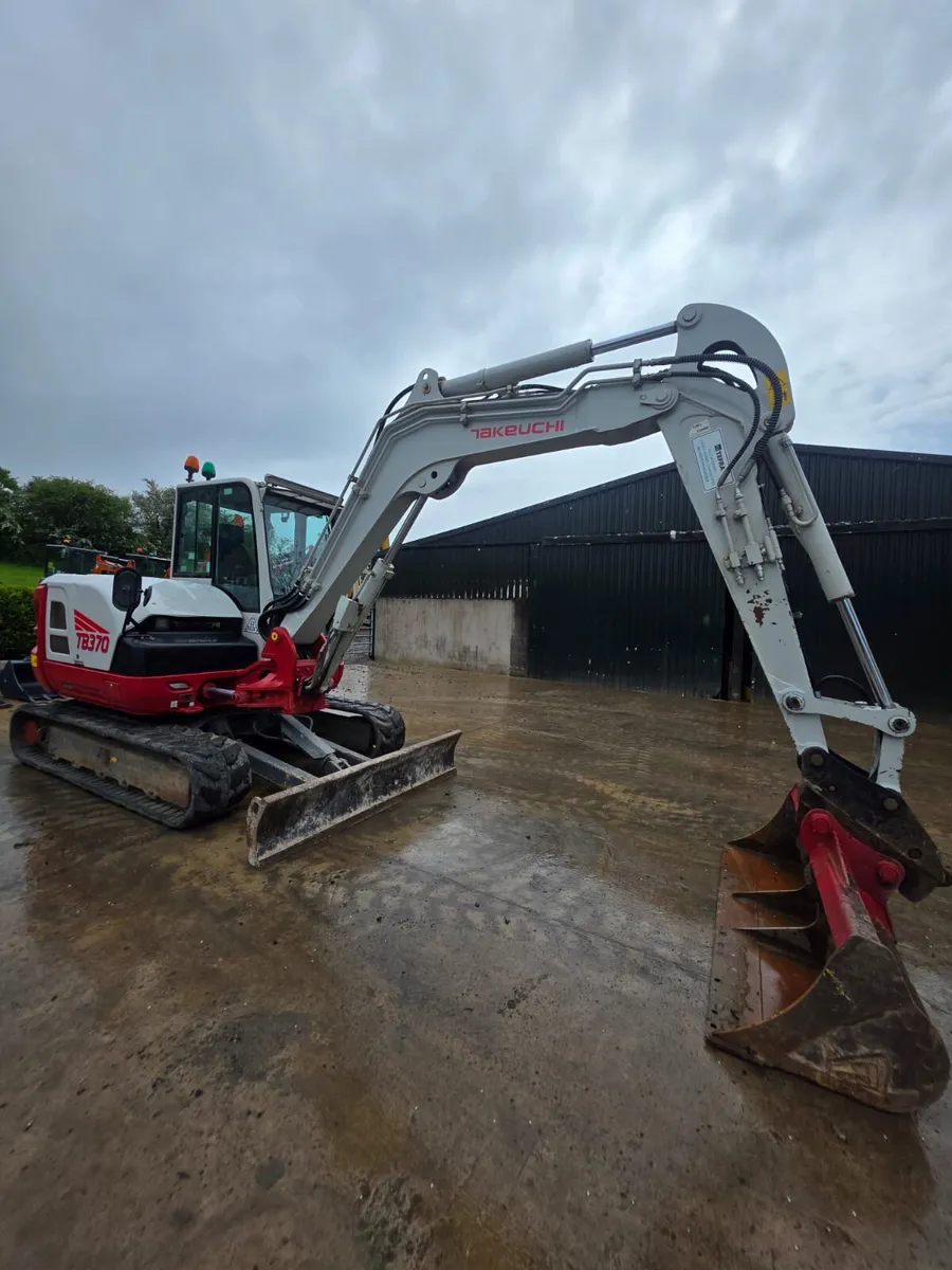 2021 TAKEUCHI TB370 - Image 2