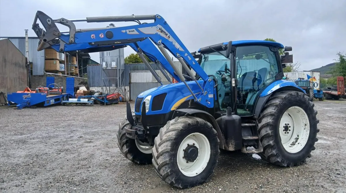 2009 New Holland T6030 - Image 2