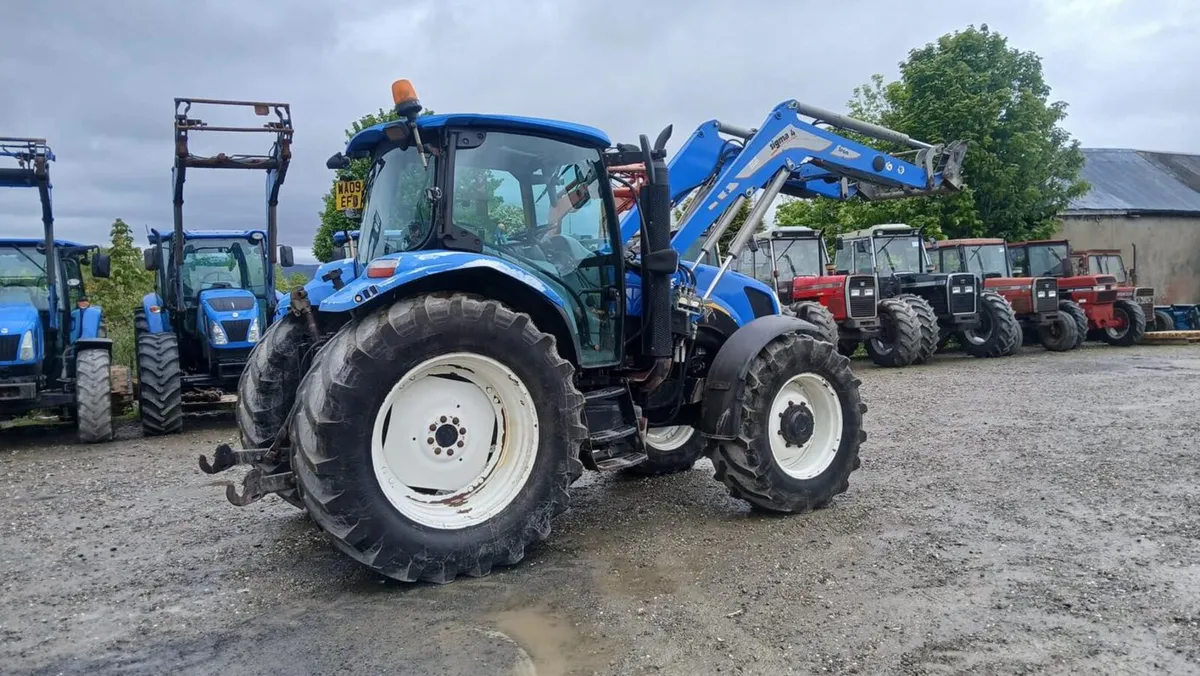 2009 New Holland T6030 - Image 4