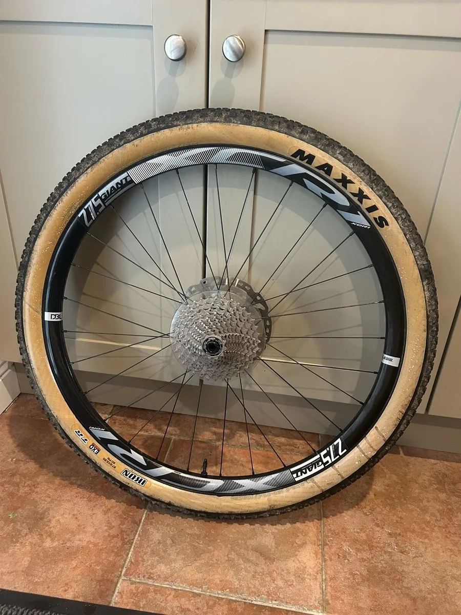 Giant Carbon XCR1 27.5 Wheels - Image 1