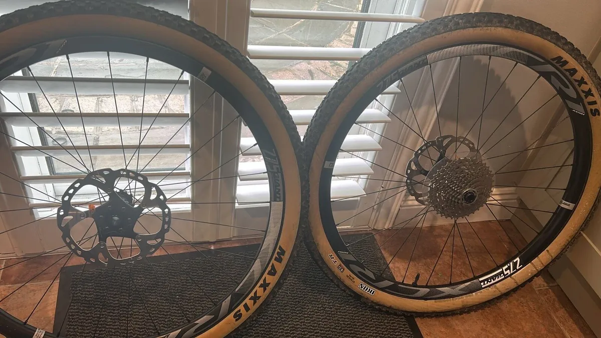 Giant Carbon XCR1 27.5 Wheels - Image 3