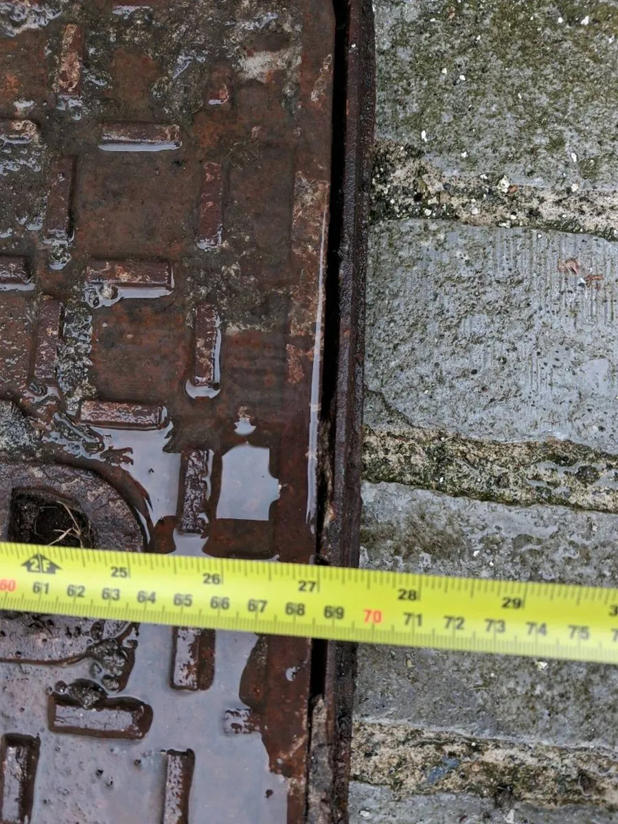 Manhole cover - Image 1