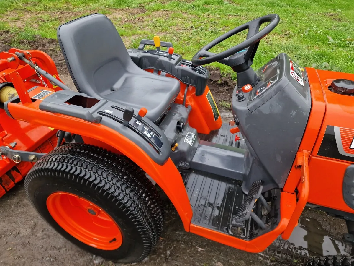 Kubota Compact Tractor low 200 hours with flail - Image 4