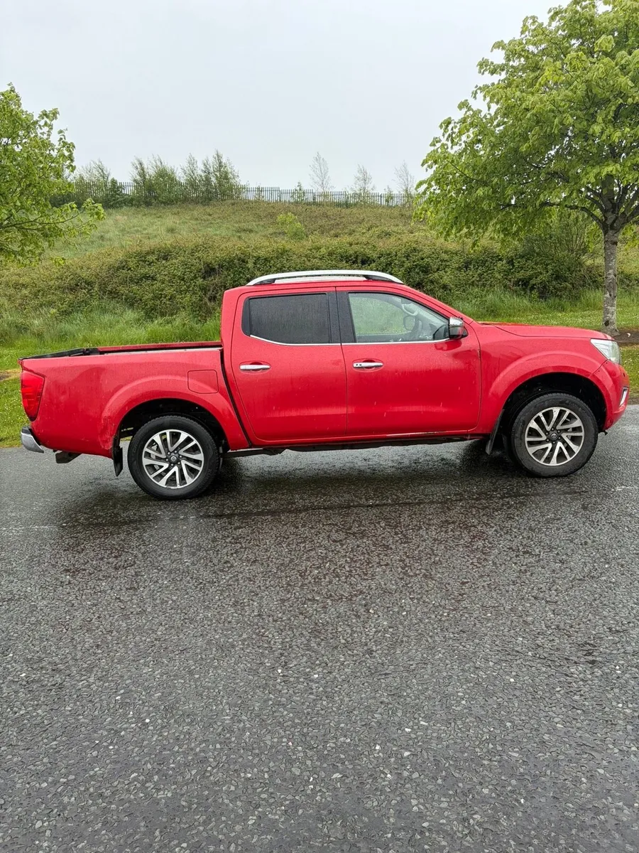 Nissan navara 2.3 diesel crew cab 2019 - Image 4