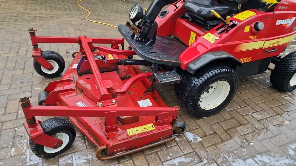 Shibaura CM374 37hp outfront ride on mower - Image 2