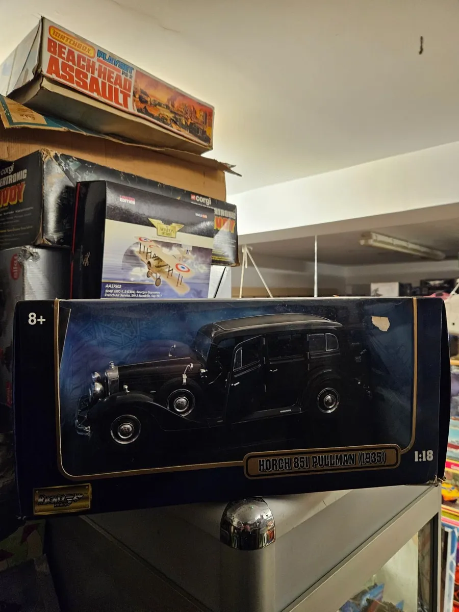 Corgi Ricko Horch Pullman 1.18 - Image 1