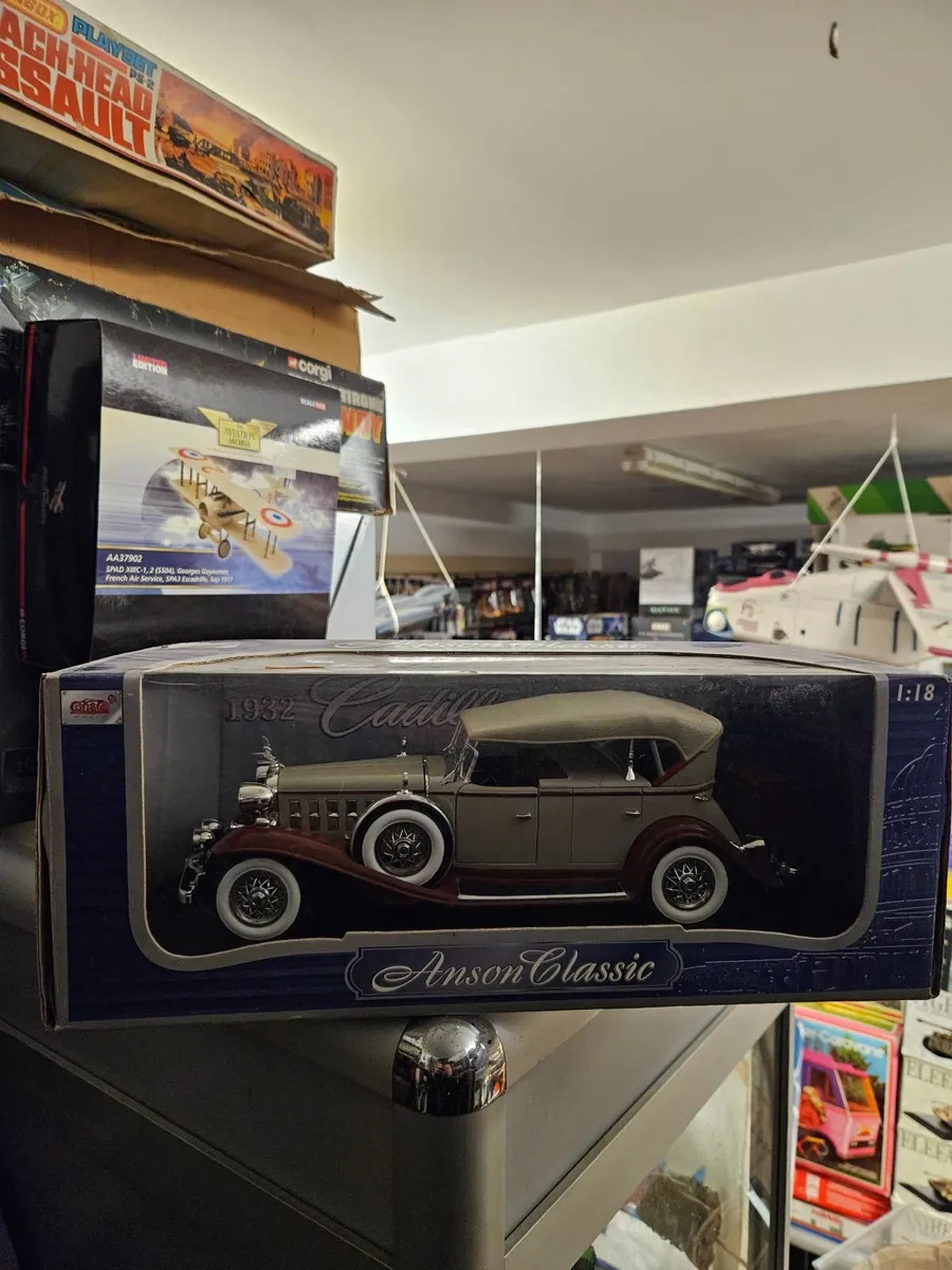 Corgi Anson Cadillac 1.18 - Image 1