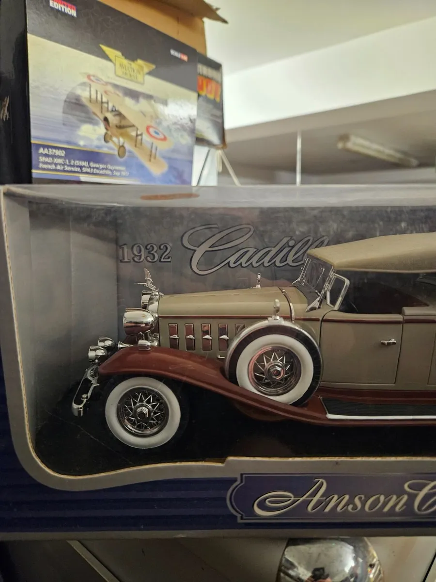 Corgi Anson Cadillac 1.18 - Image 2