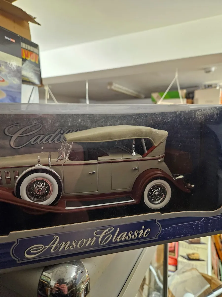 Corgi Anson Cadillac 1.18 - Image 3
