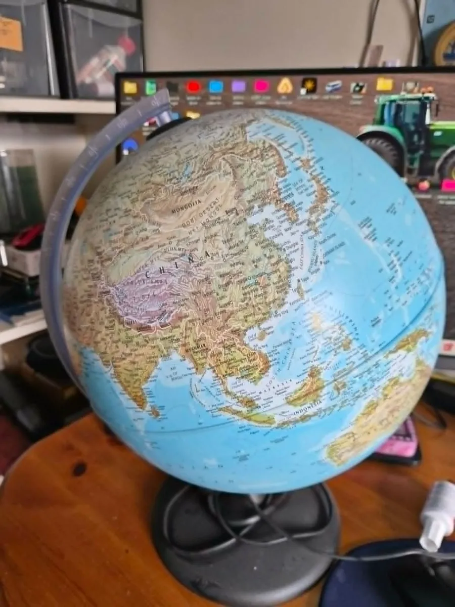 world globe - Image 1