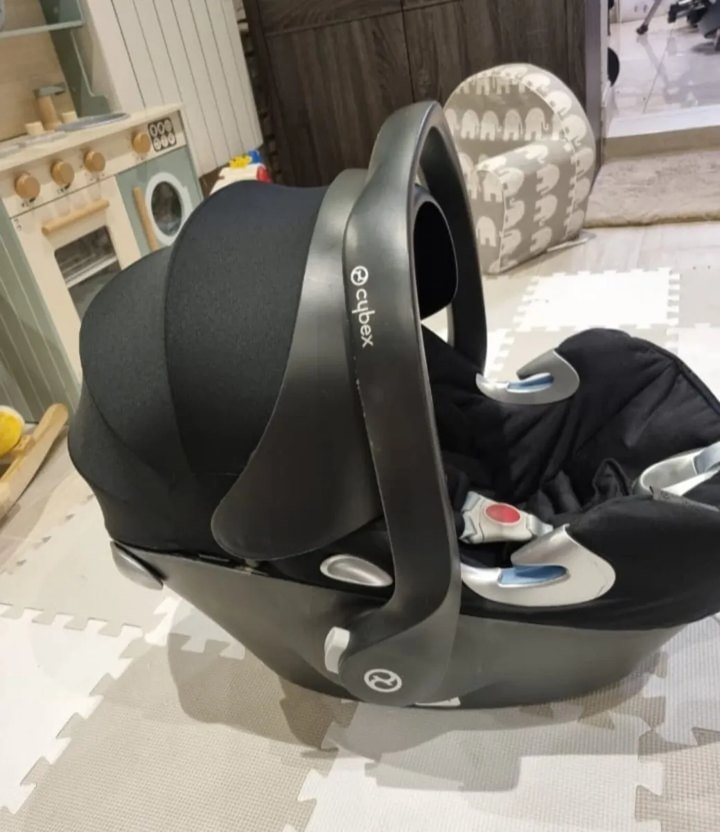 Cybex Aton size Q black car seat - Image 2