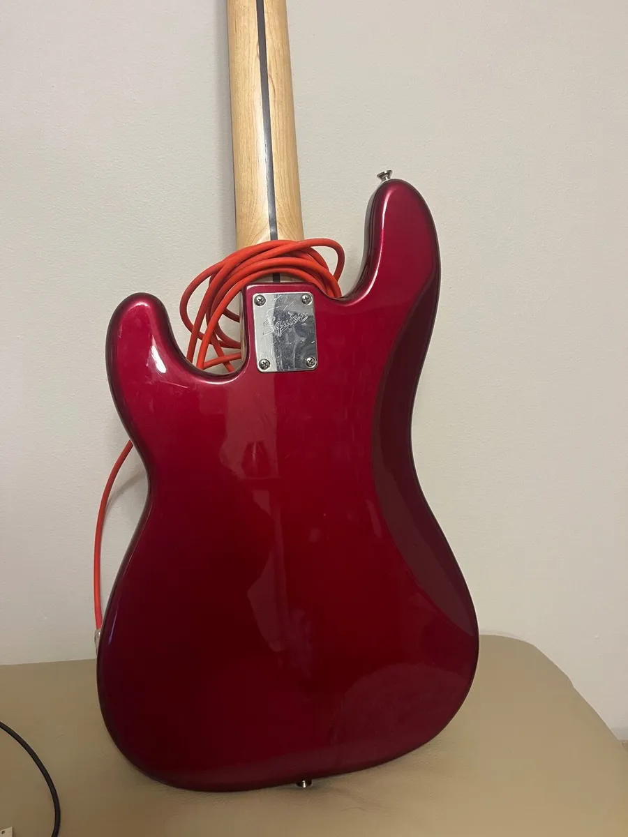 Fender Squire Bass - Image 2