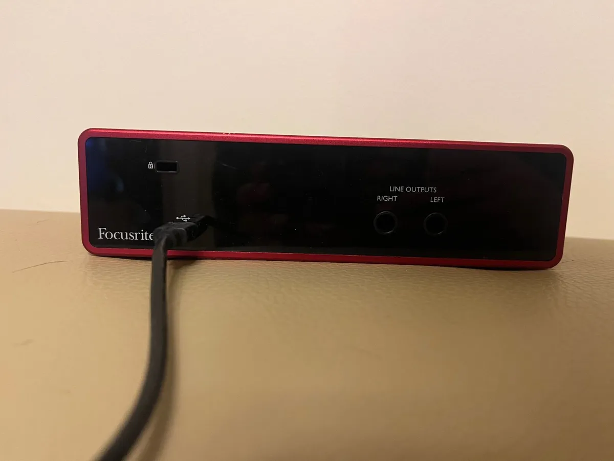Focusrite Scarlett 2i2 - Image 4
