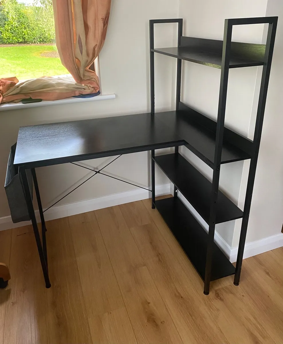 Computer desk - Image 1