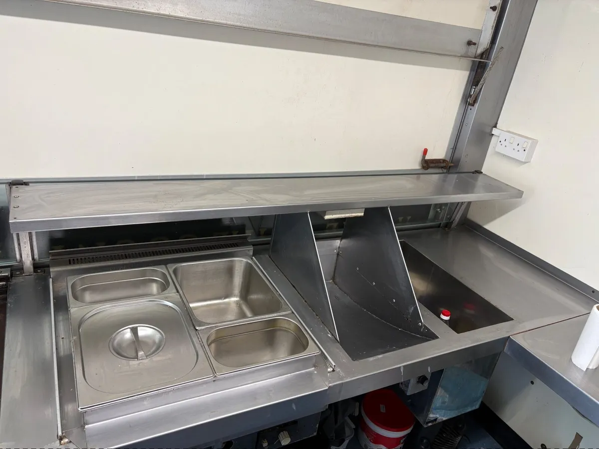 Catering trailer - Image 4