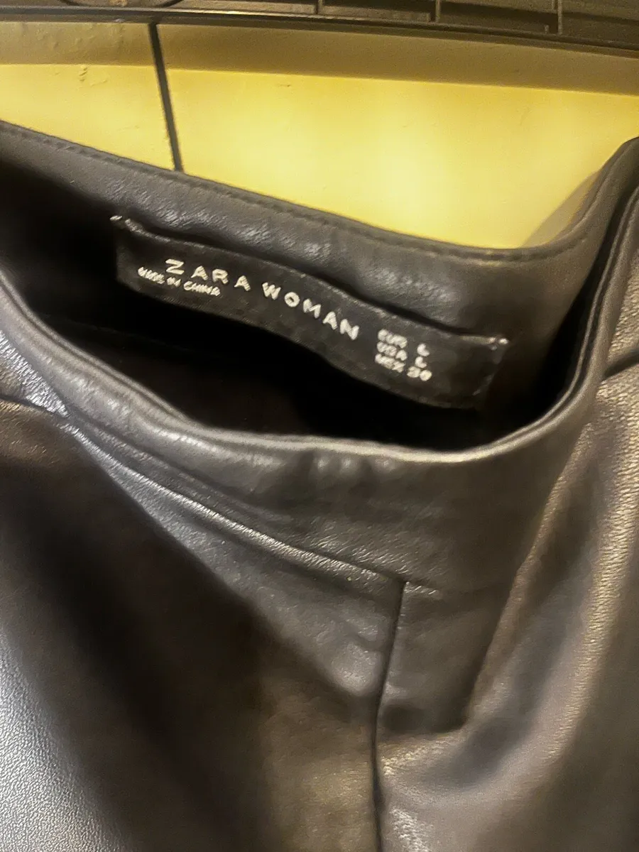 Zara short faux leather trousers - Image 3