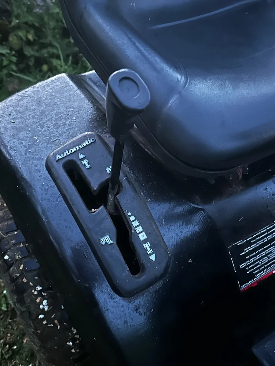 Poulan Pro ride on mower - Image 4