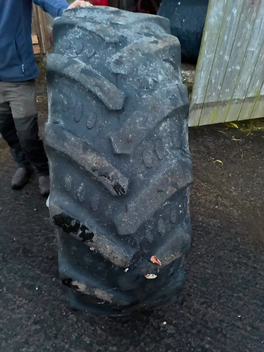 BKT 380 85 28 Tyres - Image 2
