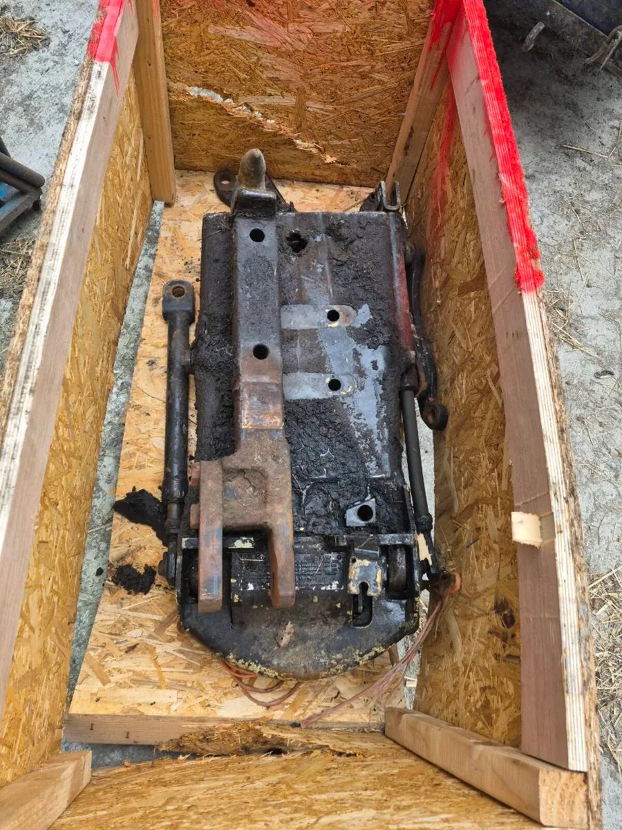 Pick up hitch for newholland - Image 1