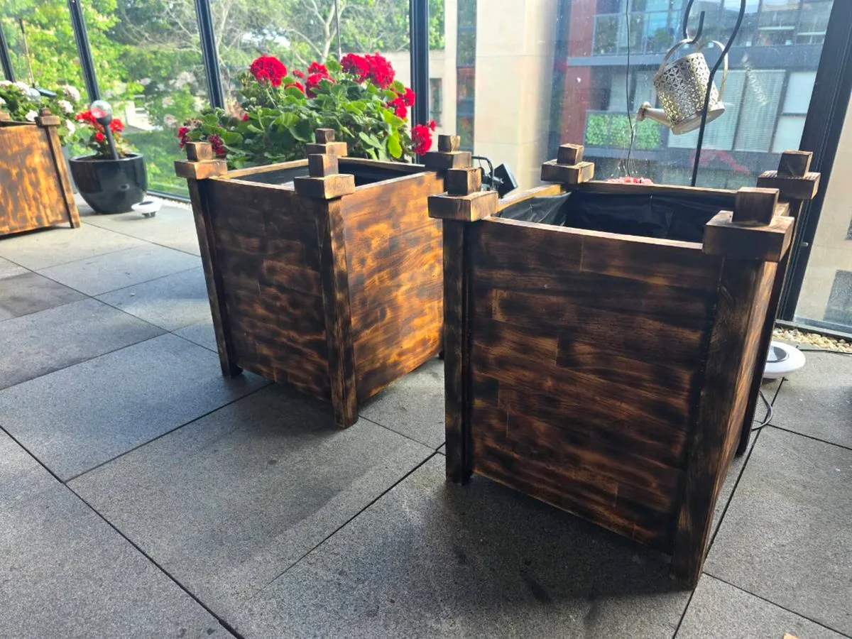 2 oak Wooden planters - Image 4