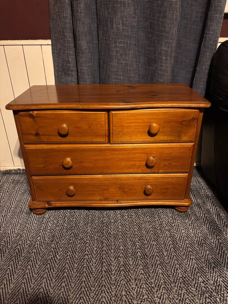Chest of drawers