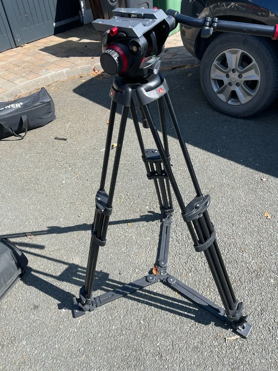 Manfrotto fluid filled tripod - Image 2