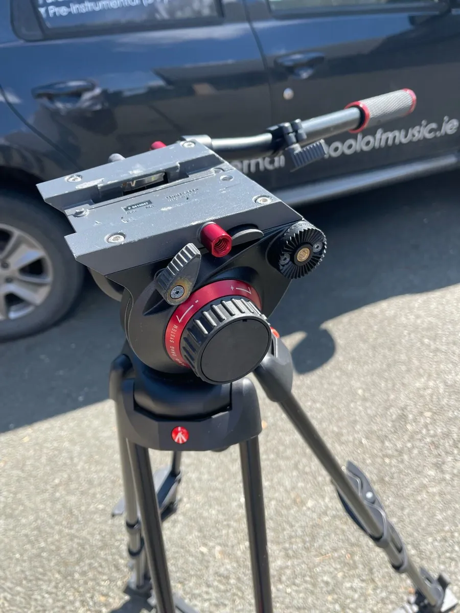Manfrotto fluid filled tripod - Image 3