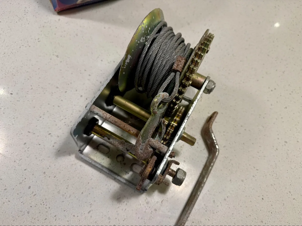 2000 Lbs Gear Winch --  can deliver nationwide - Image 2