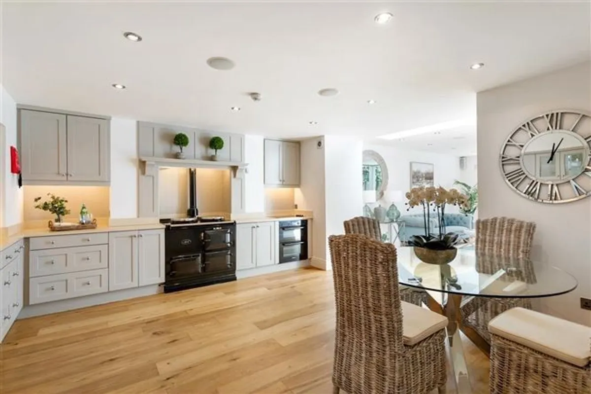 Kitchen - Image 2