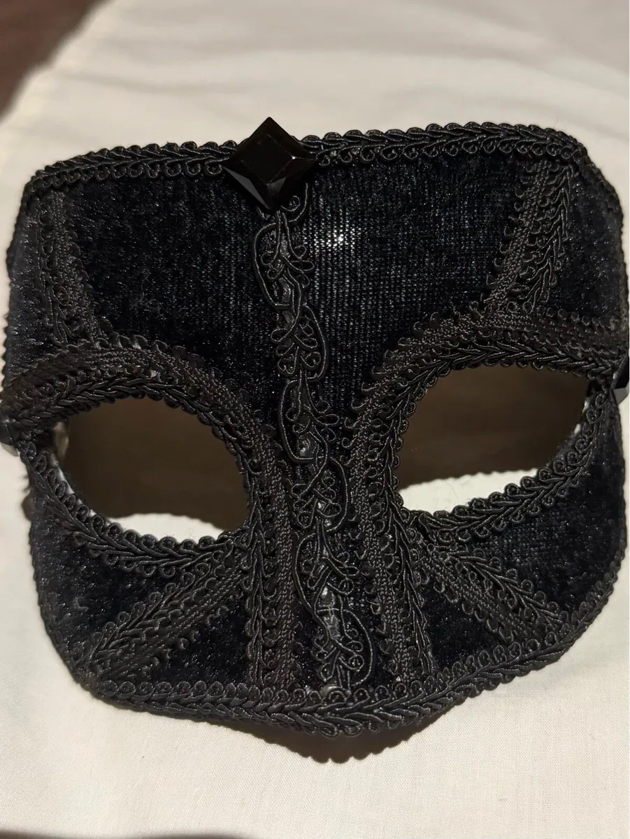 feather mask - Image 2
