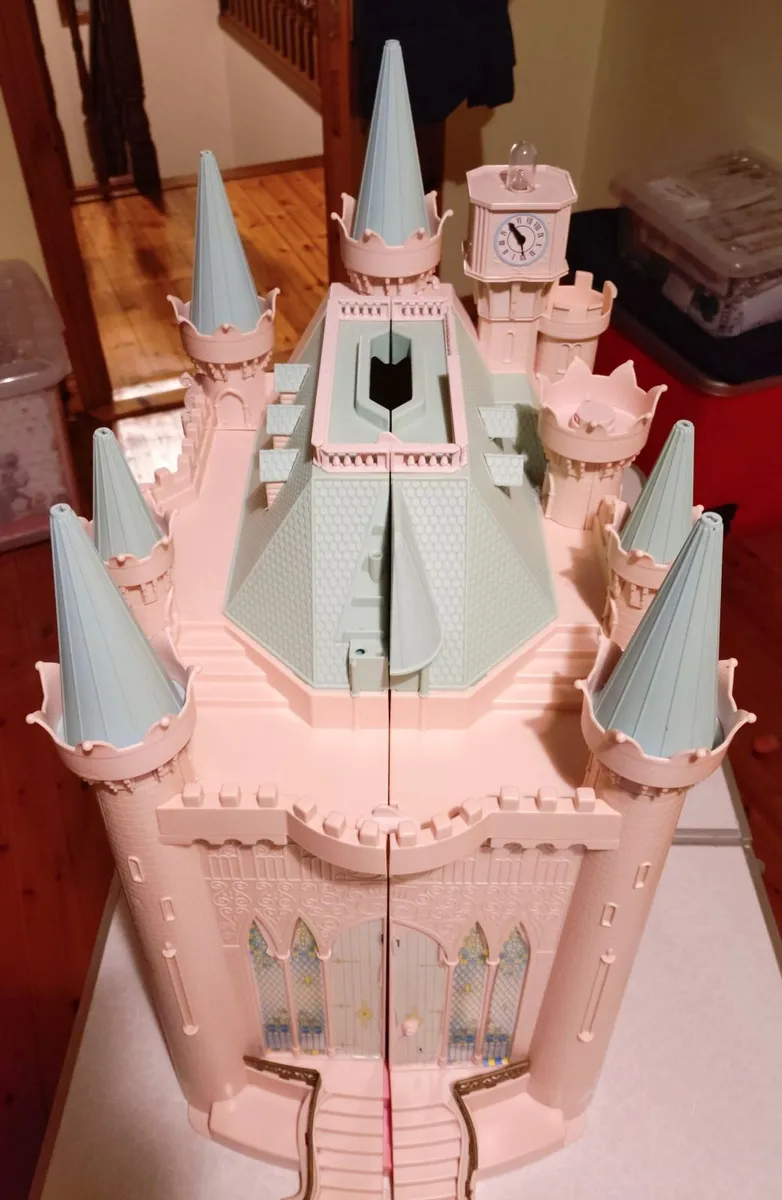 Plastic Princess Castle (used). - Image 2