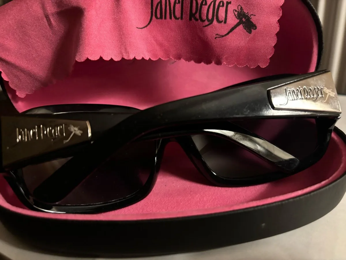 New Janet Reger Ladies Black Sun Glasses - Image 4