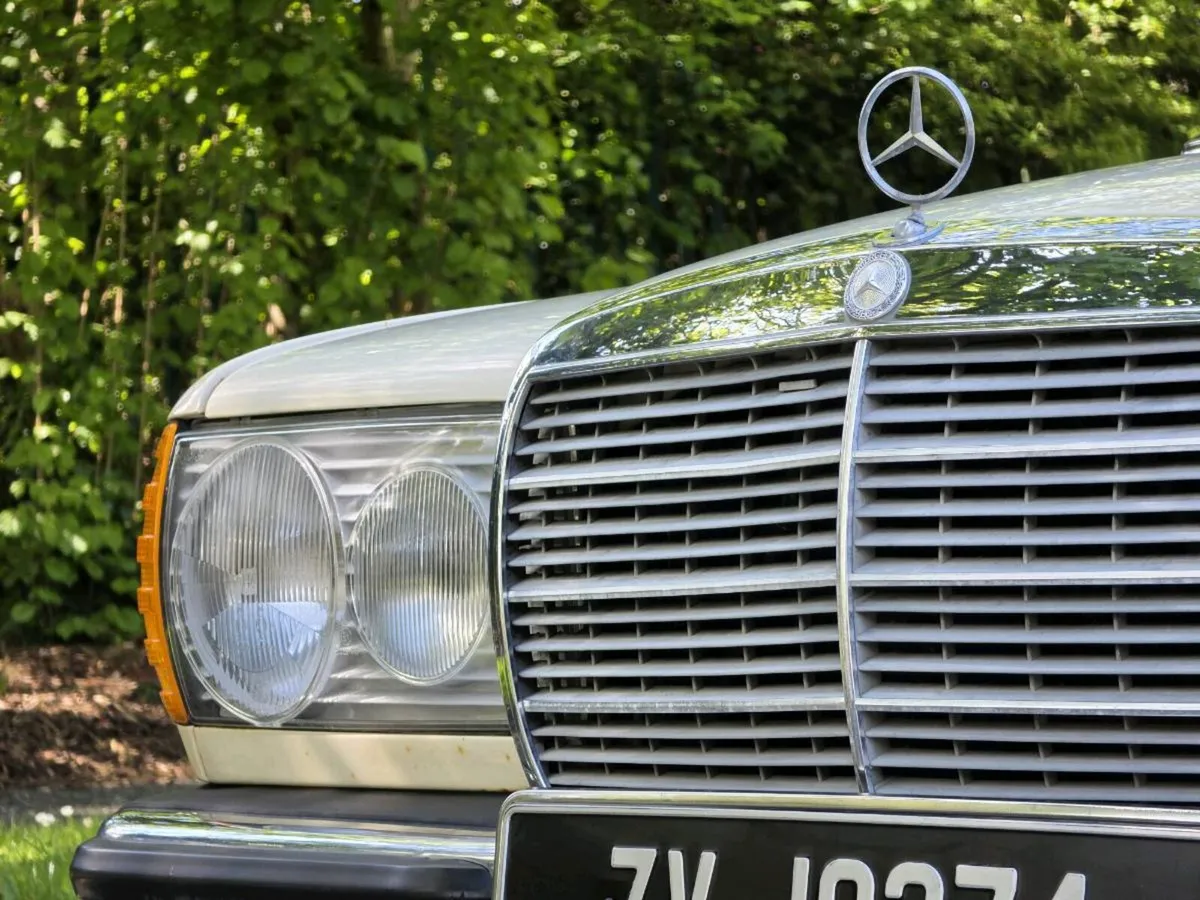 Mercedes W123 230 AUTO JAP IMPORT - Image 3