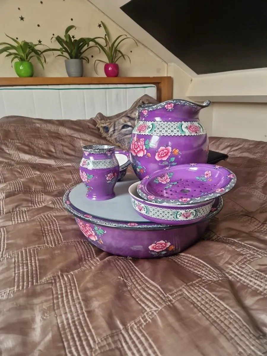 Enter a catchy titleComplete 7-Piece Vintage Purple Wash Set - Excellent Condition - Image 3