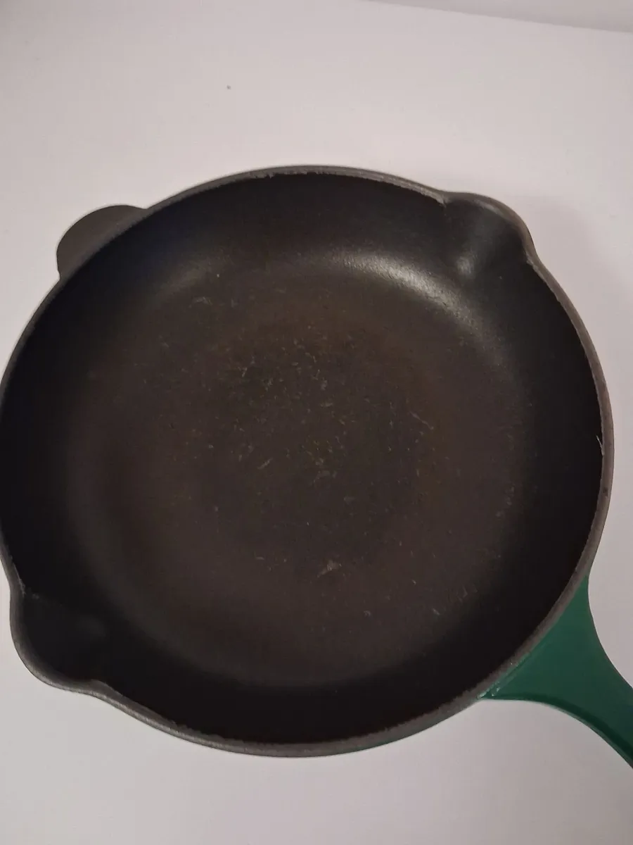 Le Creuset 9"  Skillet - Image 2