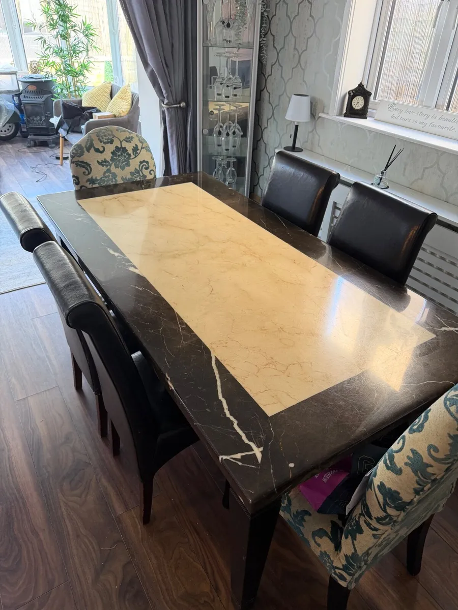Dining table and chairs - Image 1