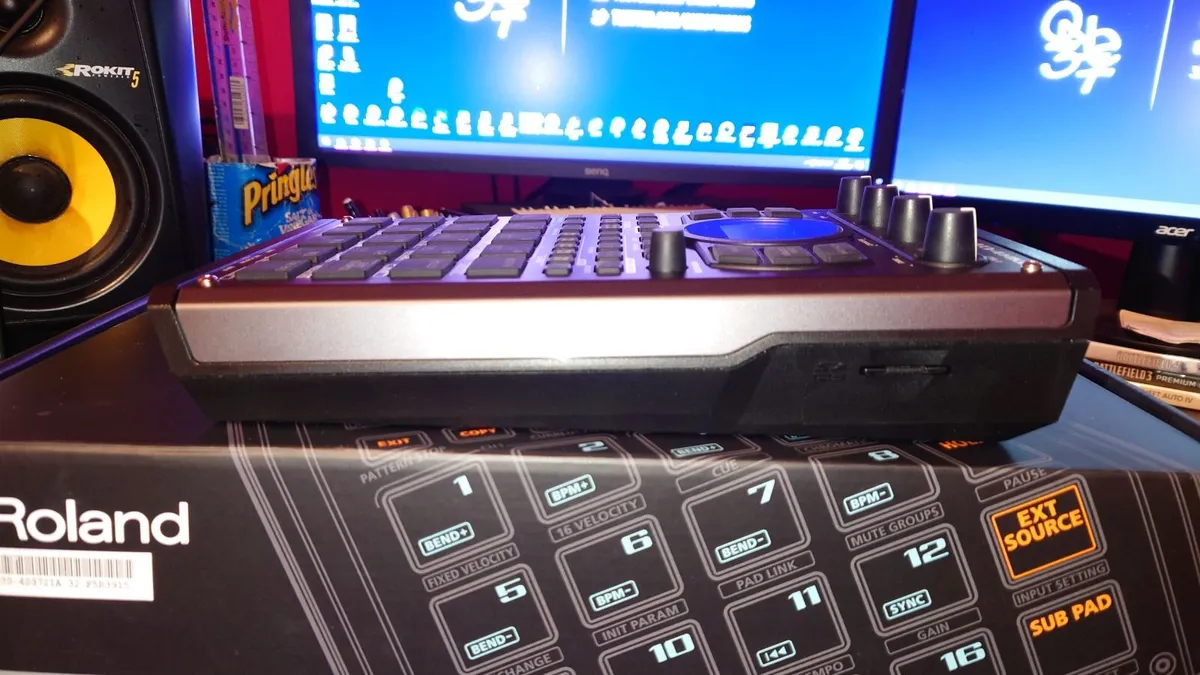 Roland SP404 MkII Sampler - Image 4