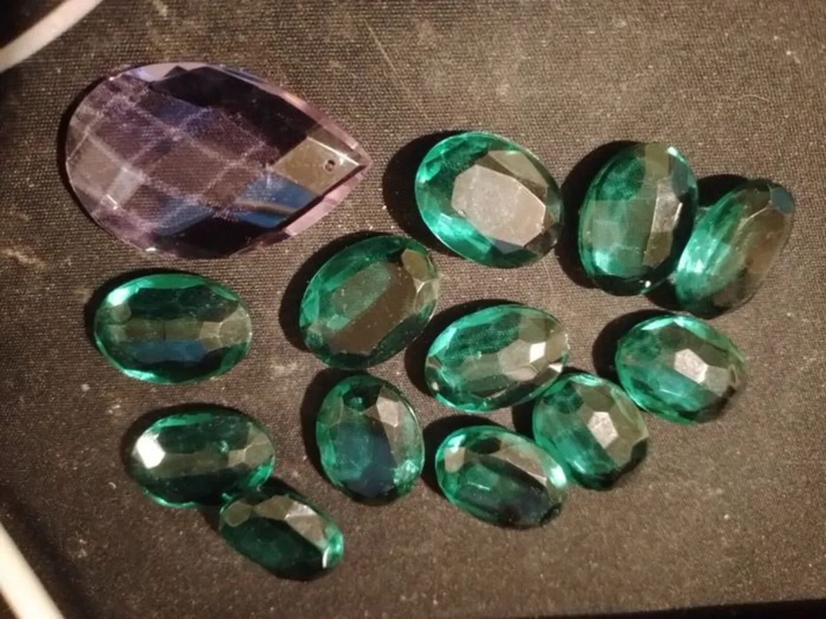 Craic 'n' Crafts Glass Jewellery Stones - Image 1
