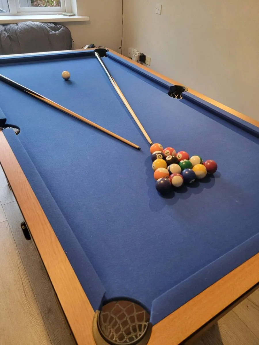 Pool table - Image 1