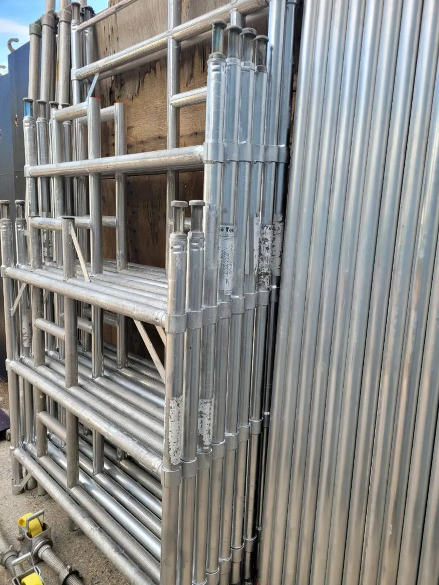 Aluminium scaffold tower FREE DELIVERY - Image 4