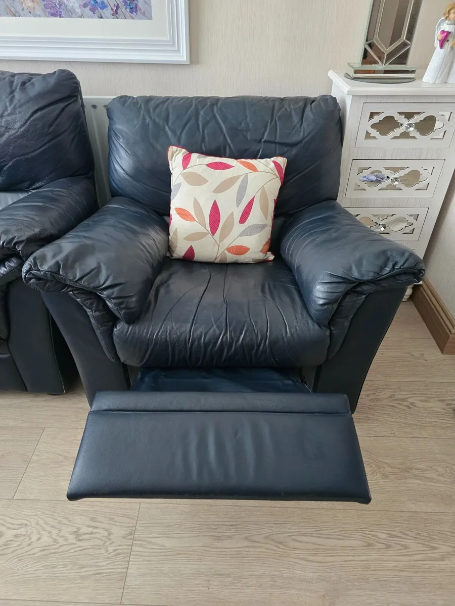 leather Navy suite - Image 1
