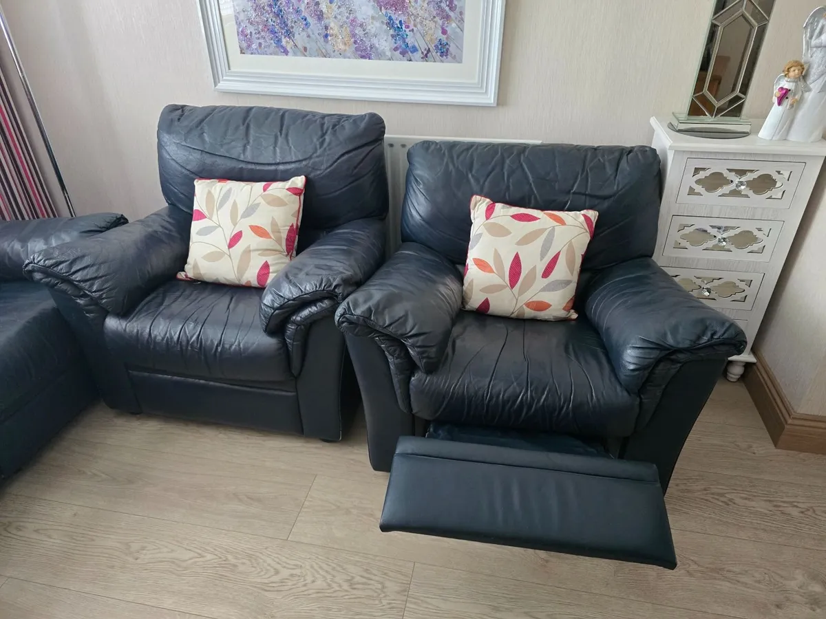 leather Navy suite - Image 4