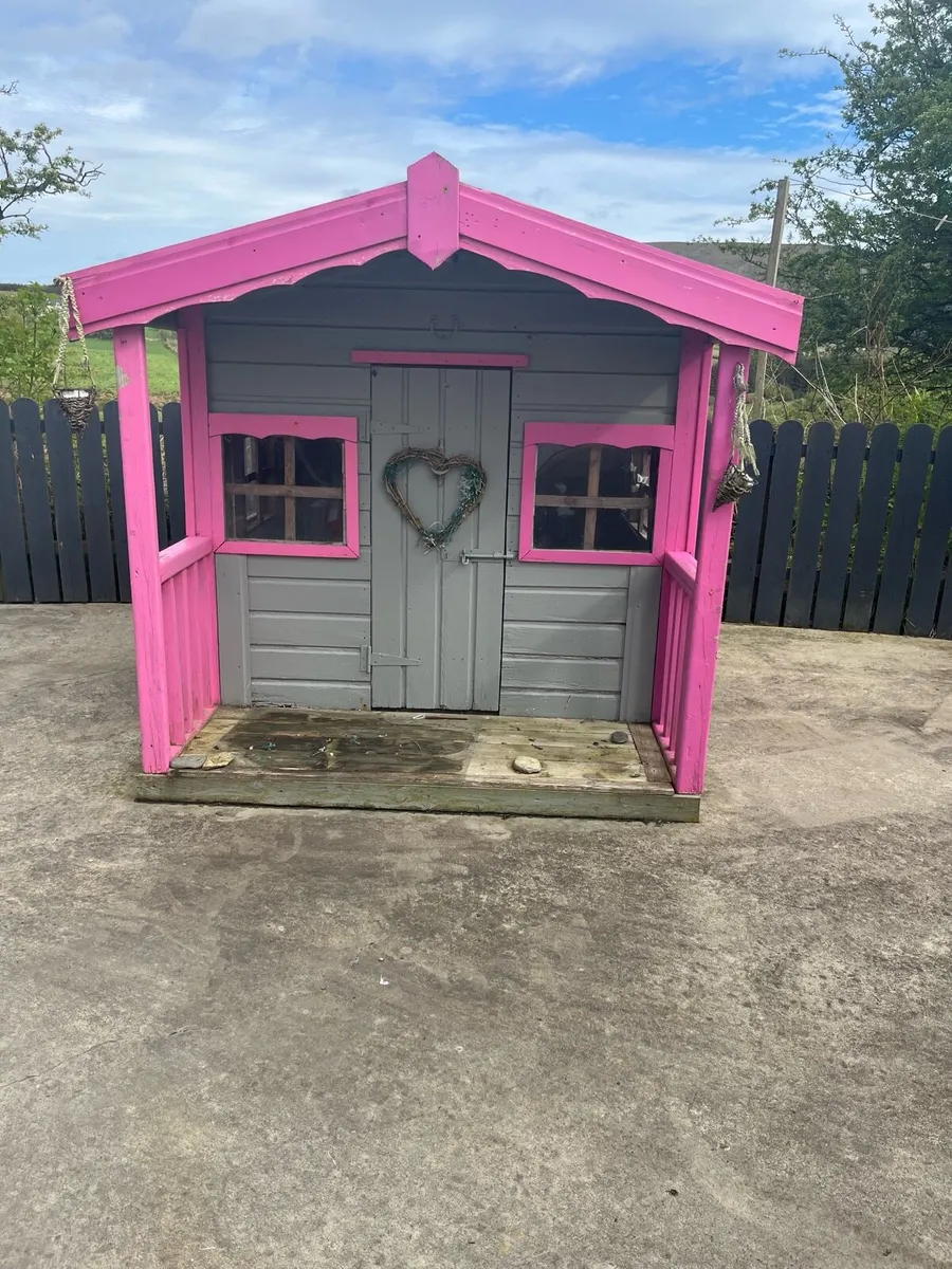Wooden playhouse - Image 1