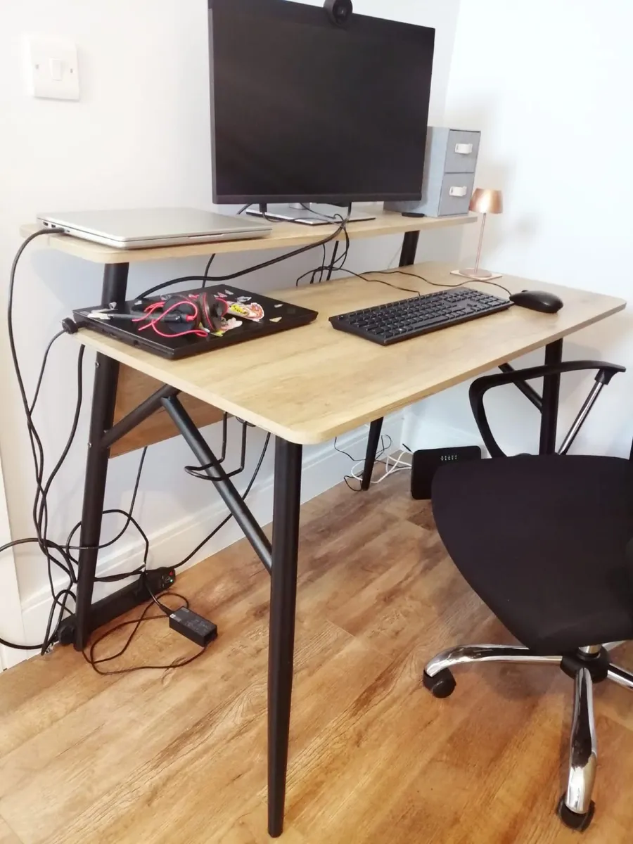 Office desk - Image 1