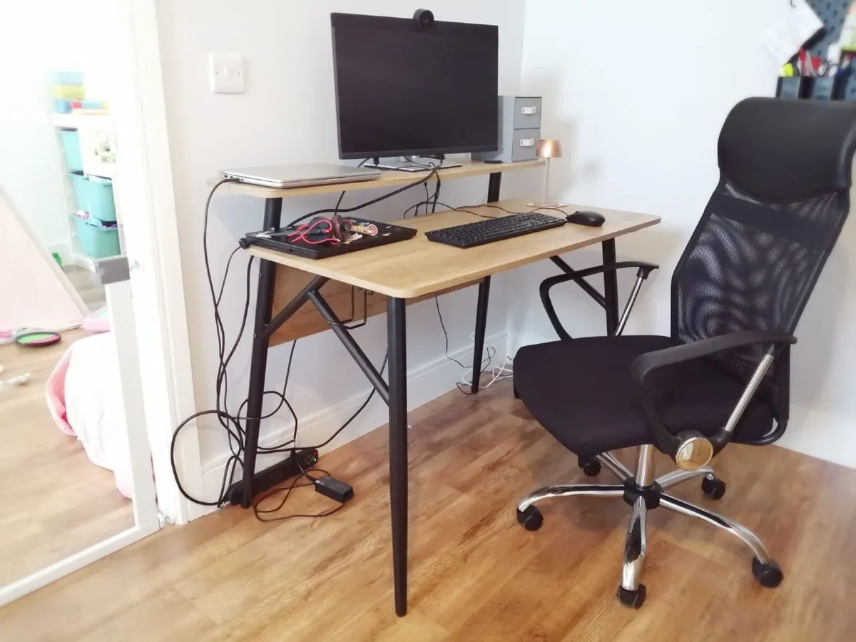 Office desk - Image 3