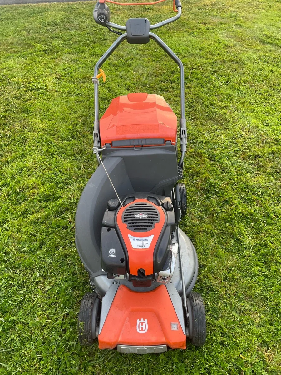 Lawn mower - Image 1