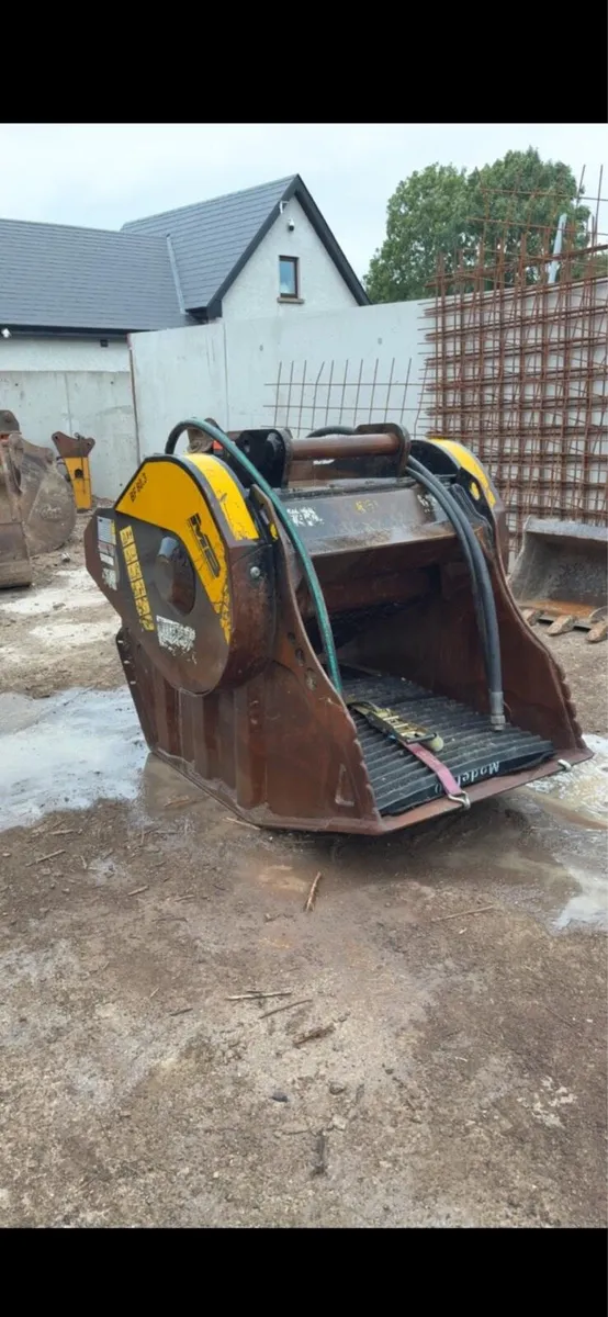 Looking for crushing Bucket
