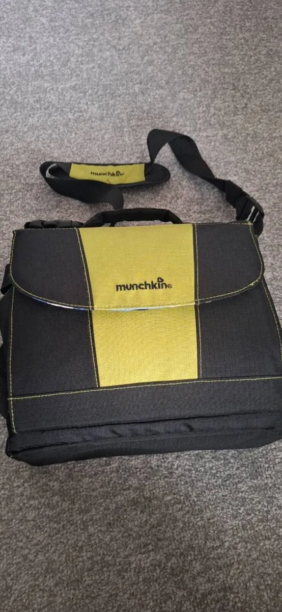 Munchkin portable booster seat - Image 1